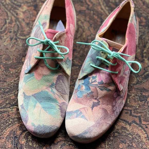 John Fluevog Shoes - Fluevog loafer. Soft suede lace ups. Size 10